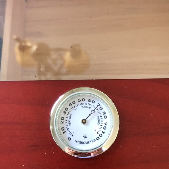 NWT Cigar Humidor, Glass Top Cigar Box with Hygrometer Humidifier - Picture 3 of 6